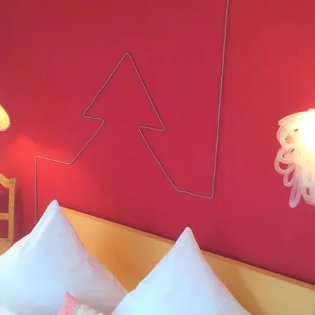 Pine Cones In The Haslehaus Apartman *